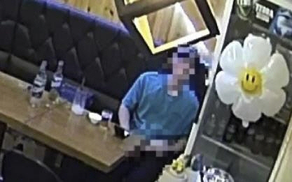 카페서 음란 행위한 남성[인터넷 카페 캡처]